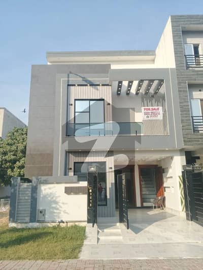 ڈریم گارڈنز ڈیفینس روڈ,لاہور میں 5 کمروں کا 5 مرلہ مکان 2.65 کروڑ میں برائے فروخت۔