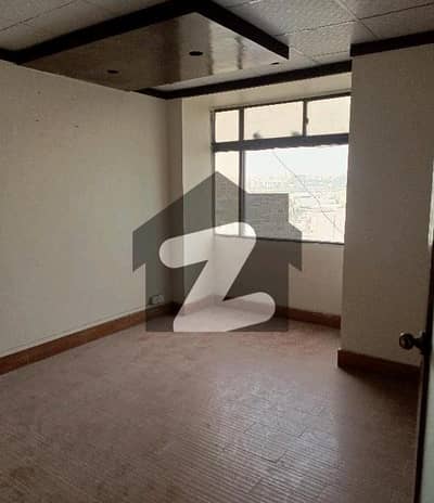 شاہراہِ فیصل کراچی میں 6 مرلہ دفتر 1.9 لاکھ میں کرایہ پر دستیاب ہے۔