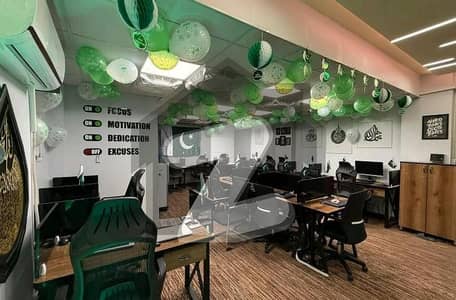 شاہراہِ فیصل کراچی میں 5 مرلہ دفتر 3.25 لاکھ میں کرایہ پر دستیاب ہے۔