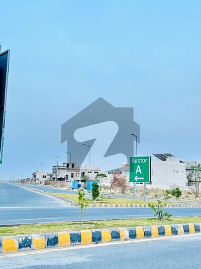 01 Kanal Plot On 250 Feet Main Boulevard