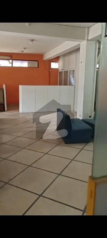 Four Storey Commercial Building Total Area 4 Kanal 12 Marlas On Davis Road Lahore
