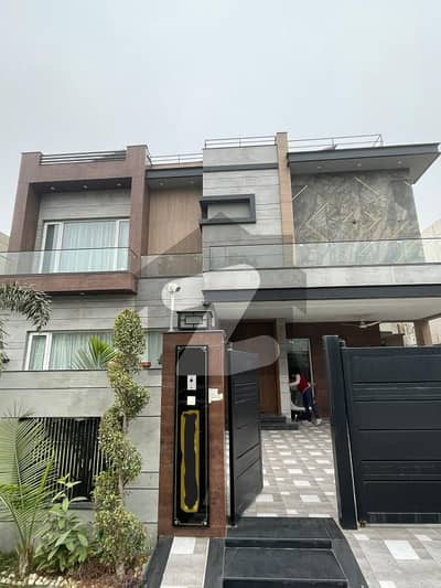 ڈی ایچ اے فیز 5 ڈیفنس (ڈی ایچ اے),لاہور میں 4 کمروں کا 1 کنال مکان 14.8 کروڑ میں برائے فروخت۔