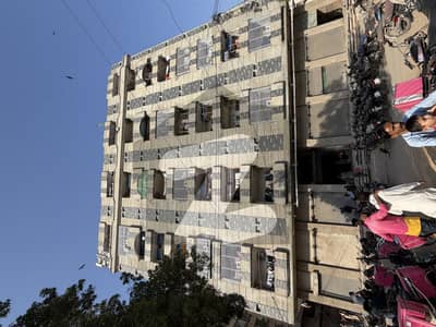 گلستانِِ جوہر ۔ بلاک 13 گلستانِ جوہر,کراچی میں 2 کمروں کا 4 مرلہ فلیٹ 74.95 لاکھ میں برائے فروخت۔