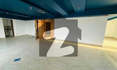 شاہراہِ فیصل کراچی میں 7 مرلہ دفتر 3.0 لاکھ میں کرایہ پر دستیاب ہے۔