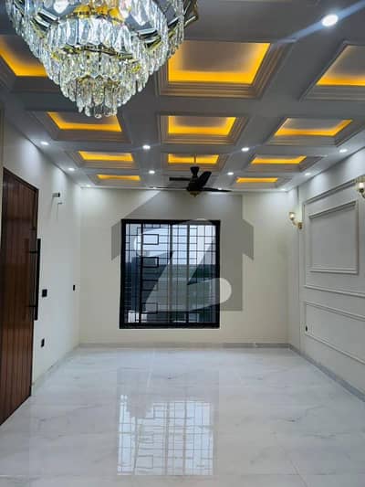 پارک ویو سٹی ۔ تولپ ایکسٹینشن بلاک پارک ویو سٹی,لاہور میں 4 کمروں کا 5 مرلہ مکان 1.75 کروڑ میں برائے فروخت۔