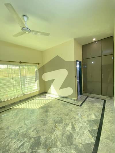 ڈی ۔ 12 اسلام آباد میں 3 کمروں کا 10 مرلہ زیریں پورشن 1.3 لاکھ میں کرایہ پر دستیاب ہے۔