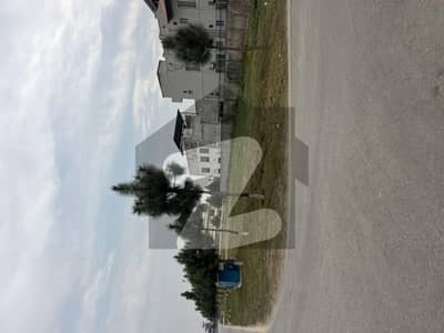 ایم پی سی ایچ ایس ۔ ملٹی گارڈنز بی ۔ 17,اسلام آباد میں 1 کنال رہائشی پلاٹ 3.75 کروڑ میں برائے فروخت۔