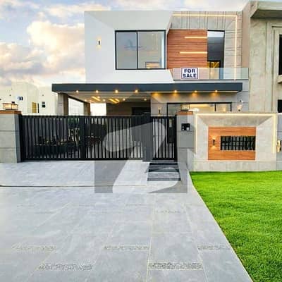 ڈی ایچ اے فیز 7 ڈیفنس (ڈی ایچ اے),لاہور میں 4 کمروں کا 10 مرلہ مکان 4.9 کروڑ میں برائے فروخت۔