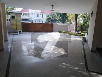 F-7 TILED FLOORING 05 Bedroom House With Beautiful Garden