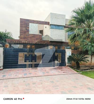 ڈی ایچ اے فیز 6 ڈیفنس (ڈی ایچ اے),لاہور میں 5 کمروں کا 1 کنال مکان 7.9 کروڑ میں برائے فروخت۔