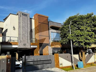 ڈی ایچ اے ڈیفینس فیز 2 ڈی ایچ اے ڈیفینس,اسلام آباد میں 5 کمروں کا 1 کنال مکان 12.5 کروڑ میں برائے فروخت۔