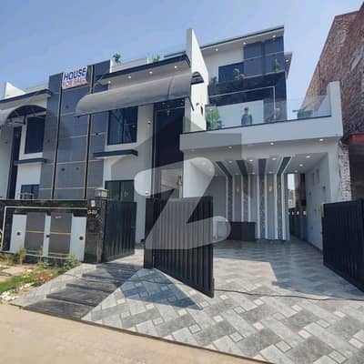 رائل آرچرڈ ملتان پبلک سکول روڈ,ملتان میں 5 کمروں کا 10 مرلہ مکان 3.65 کروڑ میں برائے فروخت۔