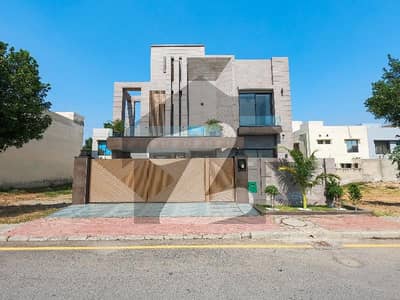 10 Marla House Is Available For Sale In Bahria Town Overseas B Block Lahore