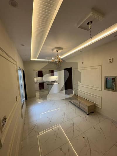 خیابانِ امین لاہور میں 3 کمروں کا 1 کنال بالائی پورشن 88.0 ہزار میں کرایہ پر دستیاب ہے۔