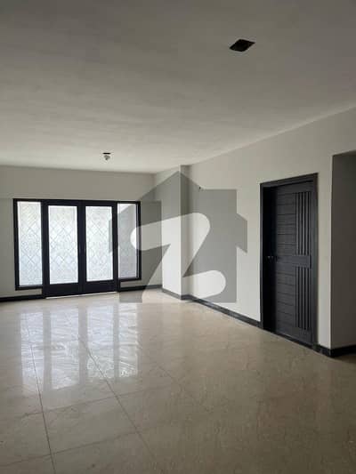 شاہراہِ فیصل کراچی میں 3 کمروں کا 9 مرلہ فلیٹ 4.5 کروڑ میں برائے فروخت۔