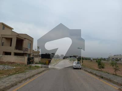 بحریہ ٹاؤن فیز 8 ۔ بلاک ایل بحریہ ٹاؤن فیز 8,بحریہ ٹاؤن راولپنڈی,راولپنڈی میں 5 مرلہ رہائشی پلاٹ 67.0 لاکھ میں برائے فروخت۔