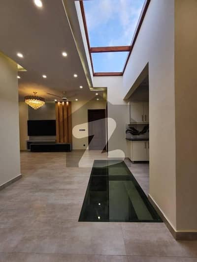 240 Yards Modern Townhouse Prime PECHS Block 6 Living Near Shahrah-e-Faisal