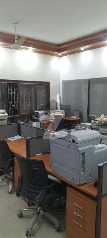 Prime Location Office Sized 569 Square Feet Is Available For Sale In Bahadurabad