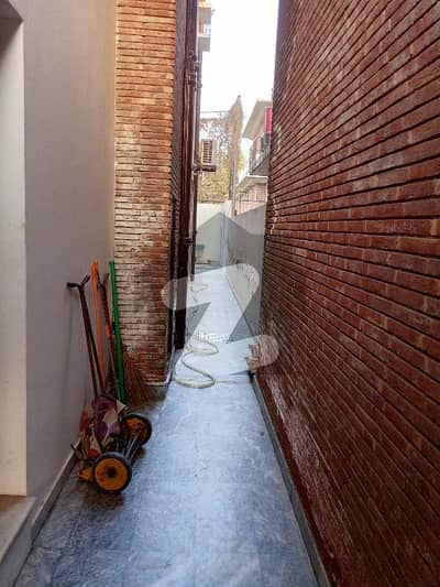 1 KANAL HOUSE IN MAIN ROAD FOR RENT I. T OFFICE SCHOOL COLLAGE PREFER SOLID BUILDING INTERESTED CLIENT CONTACT ONLY