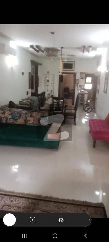 شاہراہِ فیصل کراچی میں 3 کمروں کا 11 مرلہ فلیٹ 4.75 کروڑ میں برائے فروخت۔