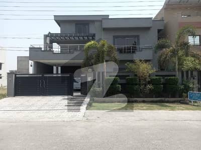 ای ایم ای سوسائٹی لاہور میں 7 کمروں کا 1 کنال مکان 8.0 کروڑ میں برائے فروخت۔