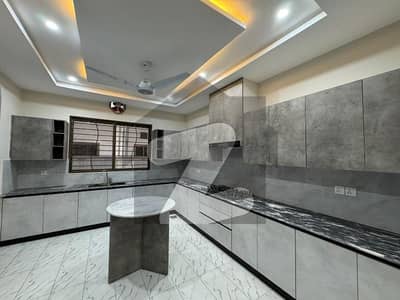 PRIME LOCATION INDEPENDENT BRAND NEW GROUND PORTION FOR RENT