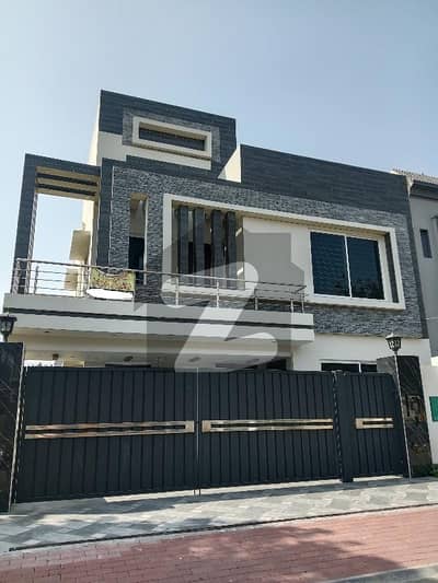 بحریہ آرچرڈ لاہور میں 5 کمروں کا 10 مرلہ مکان 3.1 کروڑ میں برائے فروخت۔