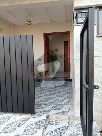 فارمینیٹی ہاؤسنگ سکیم - بلاک جے جے فارمانئیٹس ہاؤسنگ سکیم,لاہور میں 3 کمروں کا 3 مرلہ مکان 1.3 کروڑ میں برائے فروخت۔