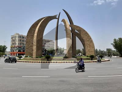 بحریہ آرچرڈ لاہور میں 8 مرلہ رہائشی پلاٹ 35.0 لاکھ میں برائے فروخت۔