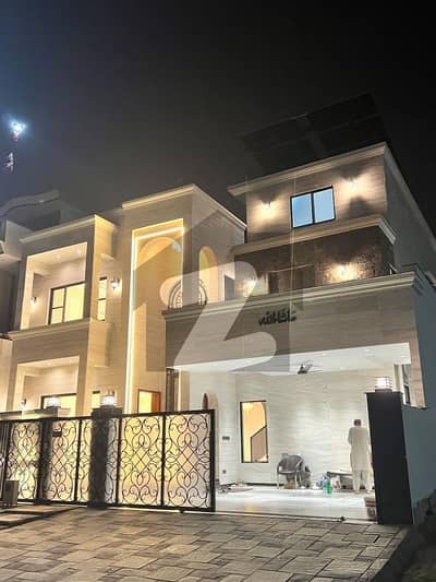 جی ۔ 13/1 جی ۔ 13,اسلام آباد میں 7 کمروں کا 14 مرلہ مکان 13.5 کروڑ میں برائے فروخت۔