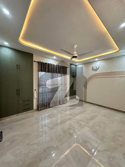 10 Marla Like a Brand House For Rent