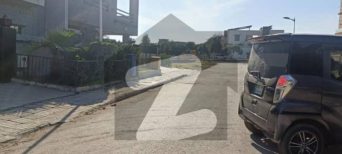 بحریہ ٹاؤن فیز 8 ۔ بلاک سی بحریہ ٹاؤن فیز 8,بحریہ ٹاؤن راولپنڈی,راولپنڈی میں 10 مرلہ رہائشی پلاٹ 1.45 کروڑ میں برائے فروخت۔