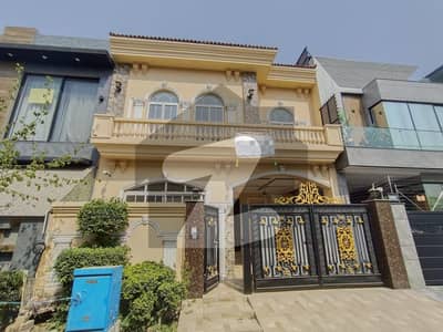 بحریہ ٹاؤن سیکٹر سی بحریہ ٹاؤن,لاہور میں 3 کمروں کا 5 مرلہ مکان 1.05 لاکھ میں کرایہ پر دستیاب ہے۔