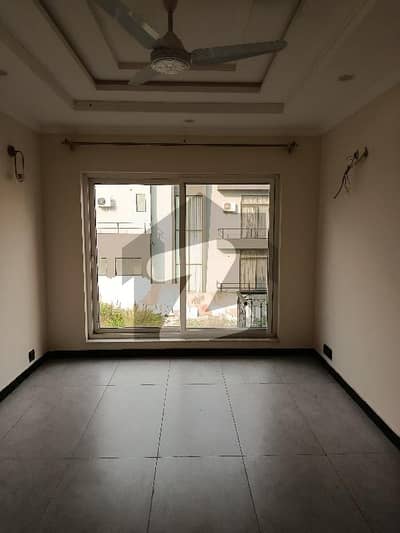 E-11/2 400 Sq Yards Upper Portion For Rent