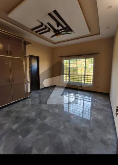 بحریہ گرینز۔ اوورسیز انکلیو - سیکٹر 4 بحریہ گرینز۔ اوورسیز انکلیو,بحریہ ٹاؤن فیز 8,بحریہ ٹاؤن راولپنڈی,راولپنڈی میں 4 کمروں کا 1 کنال بالائی پورشن 95.0 ہزار میں کرایہ پر دستیاب ہے۔