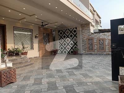 Good Location House Of 10 Marla Available In Master City Housing Scheme