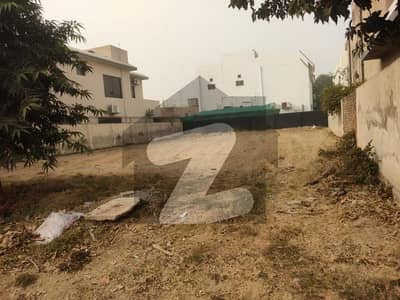 ڈی ایچ اے فیز 8 - بلاک ڈبلیو فیز 8,ڈیفنس (ڈی ایچ اے),لاہور میں 1 کنال رہائشی پلاٹ 5.99 کروڑ میں برائے فروخت۔