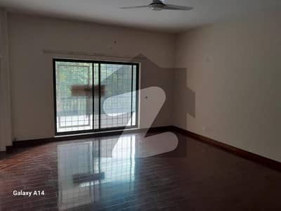 Independent Ground Portion Independent Beautiful Location For Pakistani Families