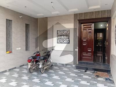 24 MARLA ULTRA MODREN HOUSE FOR RENT IN CANTT 24 SECURITY GOOD OPPTION