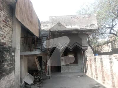 DEMOLISHABLE RESIDENTIAL HOUSE BUILDING FOR SALE IN LAHORE