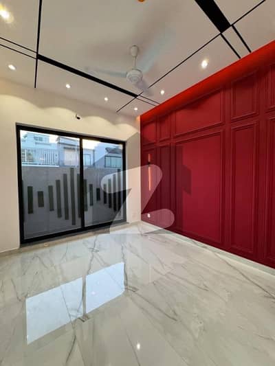 پارک ویو سٹی لاہور میں 4 کمروں کا 5 مرلہ مکان 1.5 کروڑ میں برائے فروخت۔