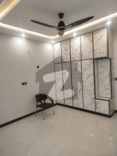 بحریہ ٹاؤن سیکٹرڈی بحریہ ٹاؤن,لاہور میں 3 کمروں کا 5 مرلہ مکان 75.0 ہزار میں کرایہ پر دستیاب ہے۔