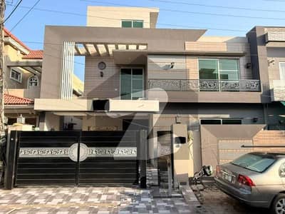 10 Marla House Available For Rent In DHA Lahore