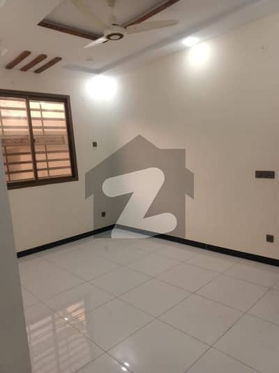 طارق روڈ کراچی میں 3 کمروں کا 4 مرلہ بالائی پورشن 1.5 کروڑ میں برائے فروخت۔