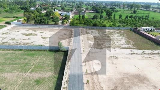 آرچرڈ گرینز بیدیاں روڈ,لاہور میں 4 کنال فارم ہاؤس 1.8 کروڑ میں برائے فروخت۔