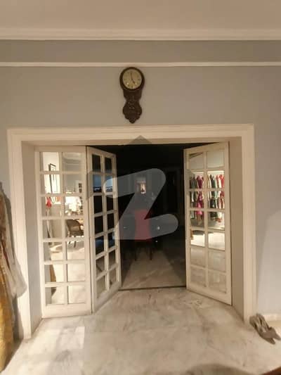 1 Kanal Double Storey House Near Gaddafi Stadium