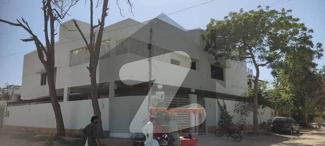 ڈی ایچ اے فیز 6 ڈی ایچ اے ڈیفینس,کراچی میں 6 کمروں کا 1 کنال مکان 4.5 لاکھ میں کرایہ پر دستیاب ہے۔