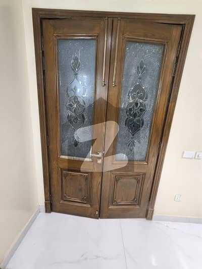 BRAND NEW LUXURIOUS LOWER PORTION FOR RENT