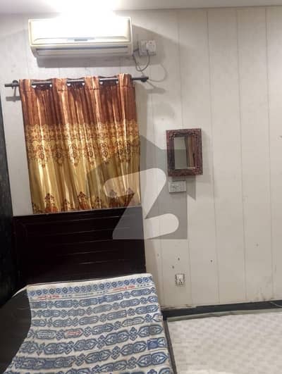 جوہر ٹاؤن لاہور میں 1 کمرے کا 2 مرلہ فلیٹ 28.0 ہزار میں کرایہ پر دستیاب ہے۔