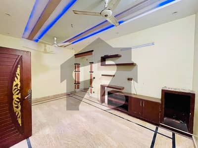 علی پارک کینٹ,لاہور میں 2 کمروں کا 5 مرلہ زیریں پورشن 39.0 ہزار میں کرایہ پر دستیاب ہے۔